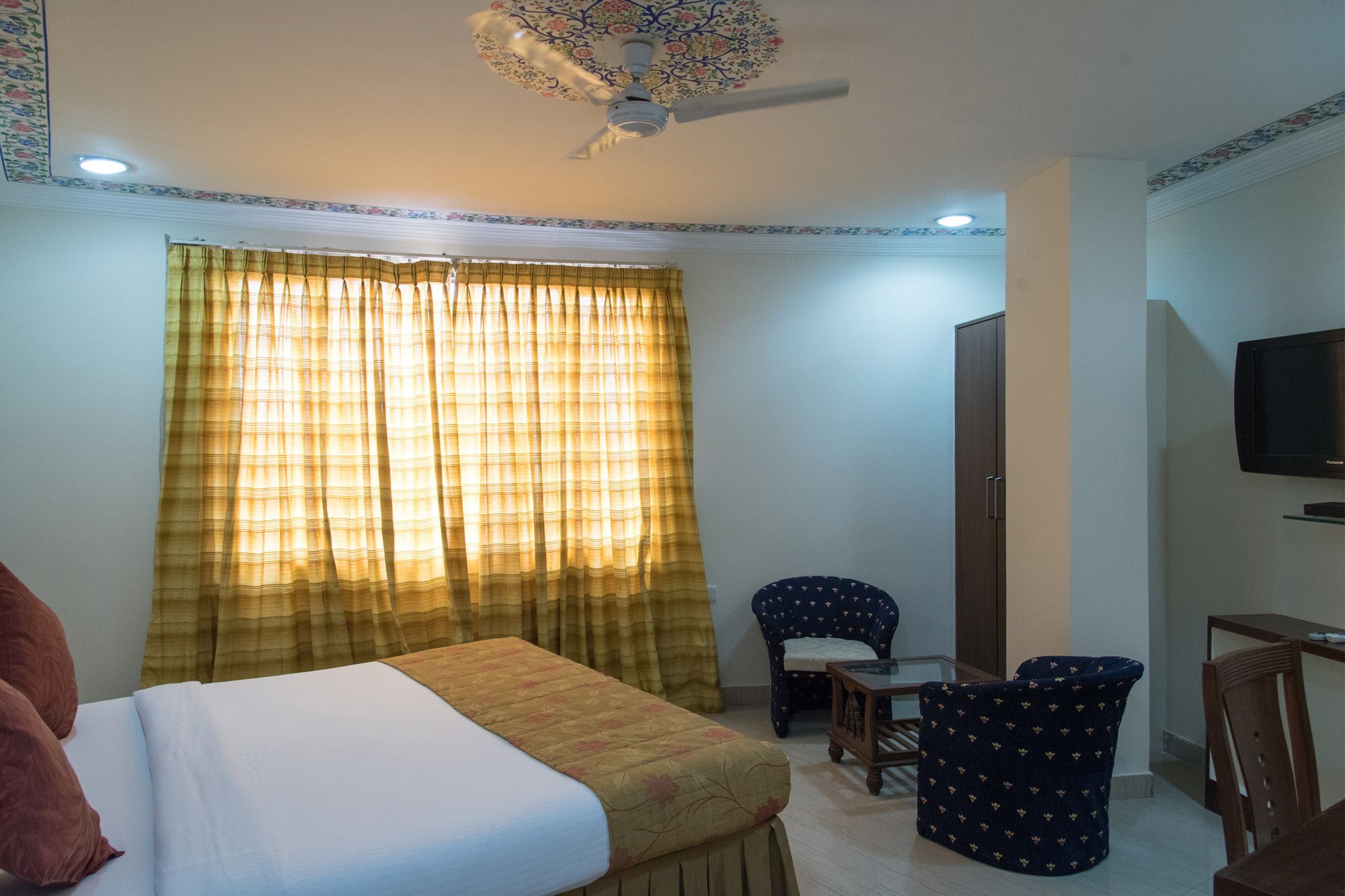 Oyo 10243 Orbit Hotel 2*